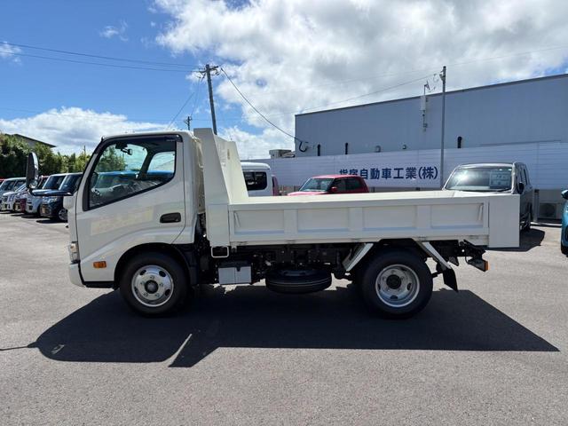 デュトロ 　３トンダンプ　水平ゲート　６ＭＴ　２ＷＤ　エンジンＮ０４Ｃ　４ナンバー　バックカメラ　ＥＳＣ　積載量３０００ｋｇ　荷台内寸長３０５幅１５９高３７　高床前８３後８７　タイヤ１９５／８５Ｒ１６（9枚目）