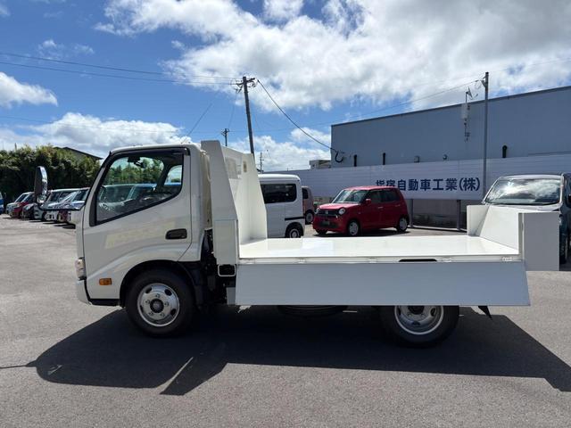 デュトロ 　３トンダンプ　水平ゲート　６ＭＴ　２ＷＤ　エンジンＮ０４Ｃ　４ナンバー　バックカメラ　ＥＳＣ　積載量３０００ｋｇ　荷台内寸長３０５幅１５９高３７　高床前８３後８７　タイヤ１９５／８５Ｒ１６（17枚目）