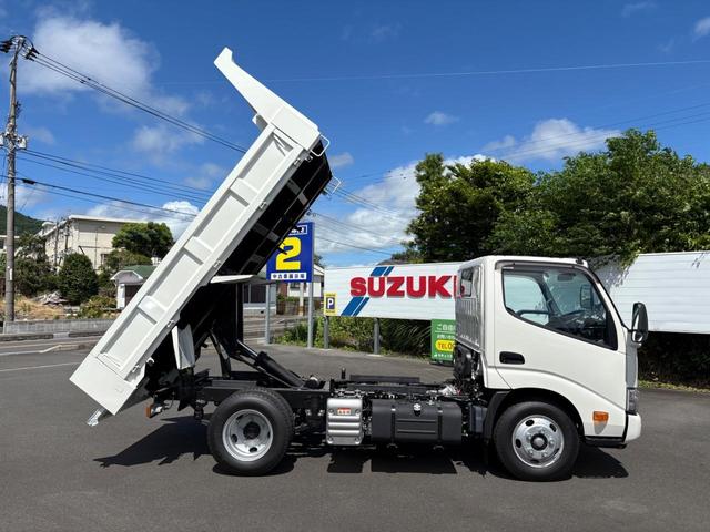 デュトロ 　３トンダンプ　水平ゲート　６ＭＴ　２ＷＤ　エンジンＮ０４Ｃ　４ナンバー　バックカメラ　ＥＳＣ　積載量３０００ｋｇ　荷台内寸長３０５幅１５９高３７　高床前８３後８７　タイヤ１９５／８５Ｒ１６（20枚目）