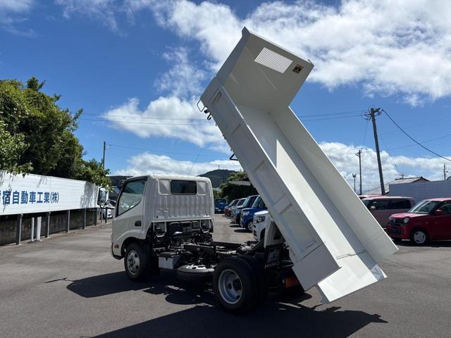 デュトロ 　３トンダンプ　水平ゲート　６ＭＴ　２ＷＤ　エンジンＮ０４Ｃ　４ナンバー　バックカメラ　ＥＳＣ　積載量３０００ｋｇ　荷台内寸長３０５幅１５９高３７　高床前８３後８７　タイヤ１９５／８５Ｒ１６（23枚目）