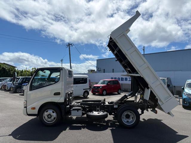 デュトロ 　３トンダンプ　水平ゲート　６ＭＴ　２ＷＤ　エンジンＮ０４Ｃ　４ナンバー　バックカメラ　ＥＳＣ　積載量３０００ｋｇ　荷台内寸長３０５幅１５９高３７　高床前８３後８７　タイヤ１９５／８５Ｒ１６（24枚目）