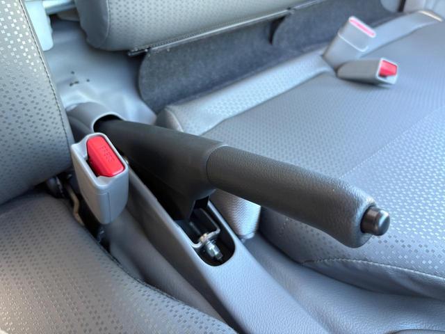 デュトロ 　３トンダンプ　水平ゲート　６ＭＴ　２ＷＤ　エンジンＮ０４Ｃ　４ナンバー　バックカメラ　ＥＳＣ　積載量３０００ｋｇ　荷台内寸長３０５幅１５９高３７　高床前８３後８７　タイヤ１９５／８５Ｒ１６（42枚目）