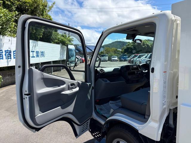 デュトロ 　３トンダンプ　水平ゲート　６ＭＴ　２ＷＤ　エンジンＮ０４Ｃ　４ナンバー　バックカメラ　ＥＳＣ　積載量３０００ｋｇ　荷台内寸長３０５幅１５９高３７　高床前８３後８７　タイヤ１９５／８５Ｒ１６（43枚目）