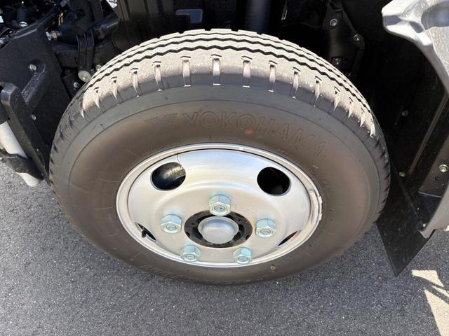 デュトロ 　３トンダンプ　水平ゲート　６ＭＴ　２ＷＤ　エンジンＮ０４Ｃ　４ナンバー　バックカメラ　ＥＳＣ　積載量３０００ｋｇ　荷台内寸長３０５幅１５９高３７　高床前８３後８７　タイヤ１９５／８５Ｒ１６（50枚目）