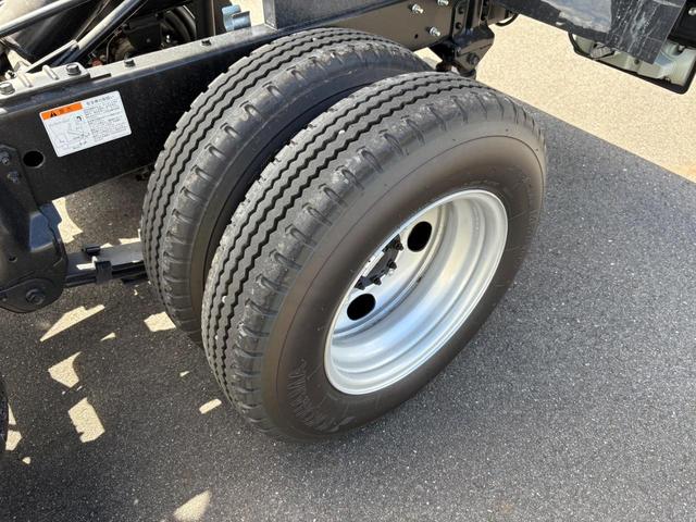 デュトロ 　３トンダンプ　水平ゲート　６ＭＴ　２ＷＤ　エンジンＮ０４Ｃ　４ナンバー　バックカメラ　ＥＳＣ　積載量３０００ｋｇ　荷台内寸長３０５幅１５９高３７　高床前８３後８７　タイヤ１９５／８５Ｒ１６（52枚目）