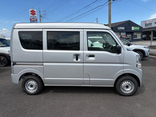 エブリイ ＰＡリミテッド　４ＷＤ　ＣＶＴ　衝突被害軽減システム　クリアランスソナー　レーンアシスト　両側スライドドア　キーレスエントリー　アイドリングストップ　オートライト　盗難防止システム　ＡＢＳ　ＥＳＣ　エアコン（6枚目）