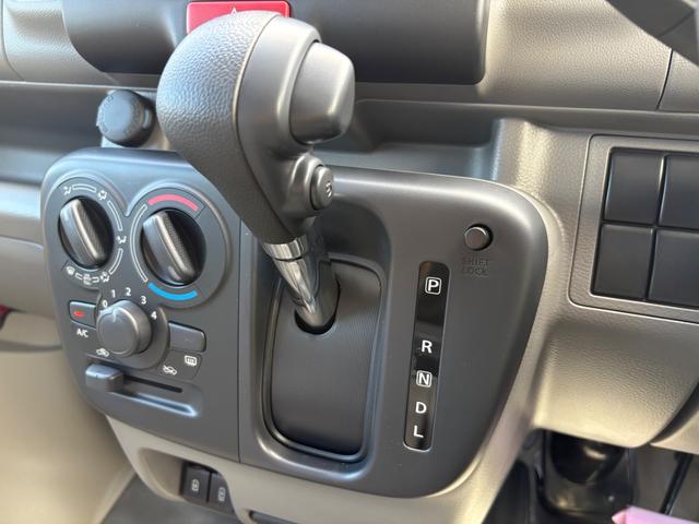 エブリイ ＰＡリミテッド　４ＷＤ　ＣＶＴ　衝突被害軽減システム　クリアランスソナー　レーンアシスト　両側スライドドア　キーレスエントリー　アイドリングストップ　オートライト　盗難防止システム　ＡＢＳ　ＥＳＣ　エアコン（23枚目）