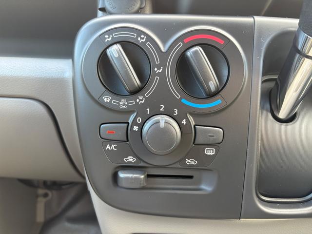 エブリイ ＰＡリミテッド　４ＷＤ　ＣＶＴ　衝突被害軽減システム　クリアランスソナー　レーンアシスト　両側スライドドア　キーレスエントリー　アイドリングストップ　オートライト　盗難防止システム　ＡＢＳ　ＥＳＣ　エアコン（24枚目）