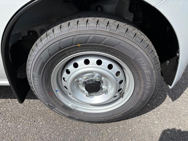 エブリイ ＰＡリミテッド　４ＷＤ　ＣＶＴ　衝突被害軽減システム　クリアランスソナー　レーンアシスト　両側スライドドア　キーレスエントリー　アイドリングストップ　オートライト　盗難防止システム　ＡＢＳ　ＥＳＣ　エアコン（42枚目）