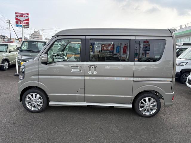 エブリイワゴン ＰＺターボスペシャル　４ＷＤ　ＣＶＴ　ハイルーフ　オートステップ　両側電動スライドドア　クリアランスソナー　レーンアシスト　オートライト　ＬＥＤヘッドランプ　スマートキー　電動格納ミラー　シートヒーター（9枚目）