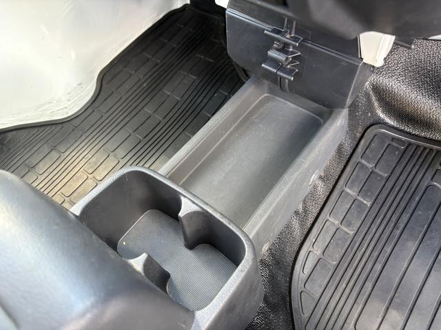 キャリイトラック ＫＣエアコン・パワステ　軽トラック　２ＷＤ　ＡＴ　三方開　エアコン　パワーステアリング（30枚目）