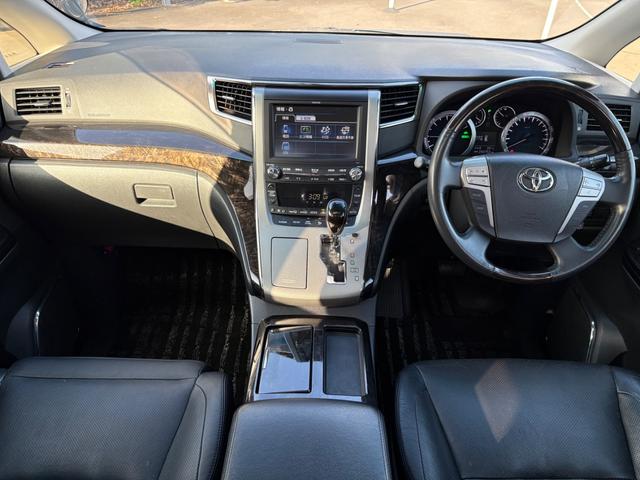 アルファードハイブリッド SR Cパッケージ 4WD ETC バックカメラ TV クリアランスソナー オートクルーズコントロール 両側電動スライドドア オートライト HID サンルーフ スマートキー 電動格納ミラー シートヒーター 後席モニター(2枚目)