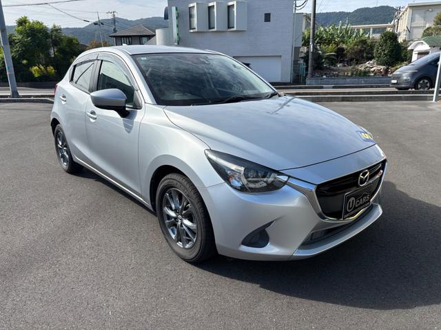 デミオ １３Ｓツーリング　ドライブレコーダー　バックカメラ　ナビ　ＴＶ　衝突被害軽減システム　アルミホイール　オートライト　ＬＥＤヘッドランプ　スマートキー　アイドリングストップ　電動格納ミラー　シートヒーター　ＡＴ（5枚目）