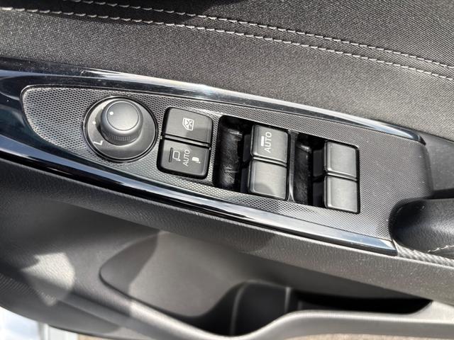 デミオ １３Ｓツーリング　ドライブレコーダー　バックカメラ　ナビ　ＴＶ　衝突被害軽減システム　アルミホイール　オートライト　ＬＥＤヘッドランプ　スマートキー　アイドリングストップ　電動格納ミラー　シートヒーター　ＡＴ（13枚目）