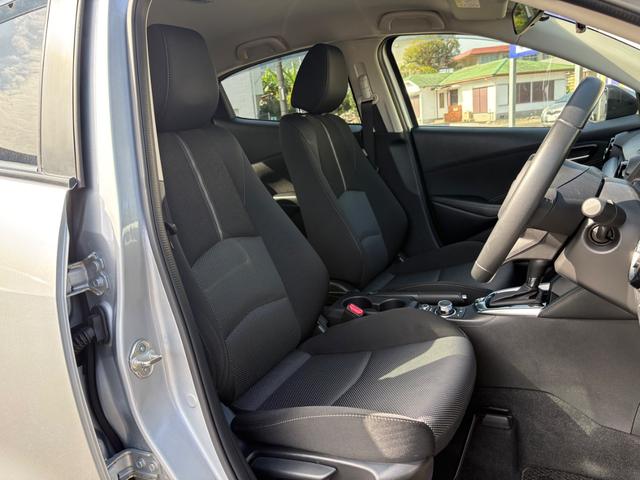 デミオ １３Ｓツーリング　ドライブレコーダー　バックカメラ　ナビ　ＴＶ　衝突被害軽減システム　アルミホイール　オートライト　ＬＥＤヘッドランプ　スマートキー　アイドリングストップ　電動格納ミラー　シートヒーター　ＡＴ（14枚目）