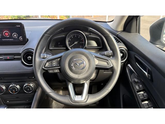 デミオ １３Ｓツーリング　ドライブレコーダー　バックカメラ　ナビ　ＴＶ　衝突被害軽減システム　アルミホイール　オートライト　ＬＥＤヘッドランプ　スマートキー　アイドリングストップ　電動格納ミラー　シートヒーター　ＡＴ（15枚目）