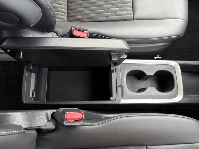 ノア ハイブリッドＳ－Ｚ　ドライブレコーダー　全周囲カメラ　ＴＶ　クリアランスソナー　オートクルーズコントロール　レーンアシスト　パークアシスト　衝突被害軽減システム　両側電動スライドドア　オートマチックハイビーム（35枚目）