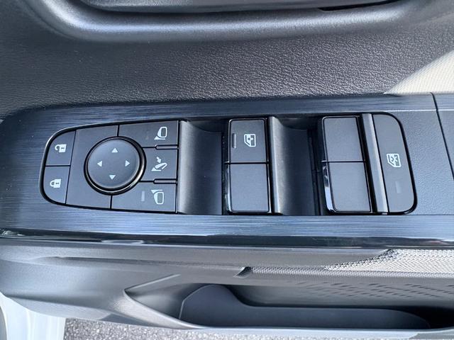 �p���[�E�B���h�E�̃X�C�b�`�ł���B�^�]�Ȃɋ��Ȃ��瑋���J���߂̃R���g���[���ł��܂���B