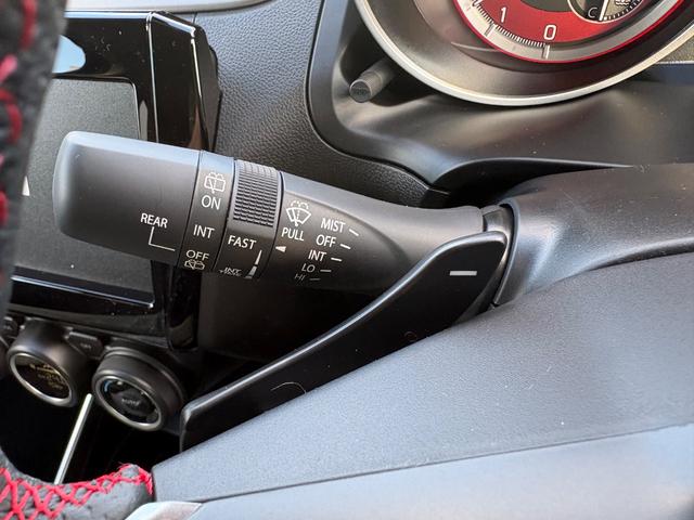 スイフトスポーツ ZC33S ファイナルエディション クリアランスソナー オートクルーズコントロール レーンアシスト 衝突被害軽減システム アルミホイール オートライト LEDヘッドランプ スマートキー 電動格納ミラー シートヒーター AT(17枚目)