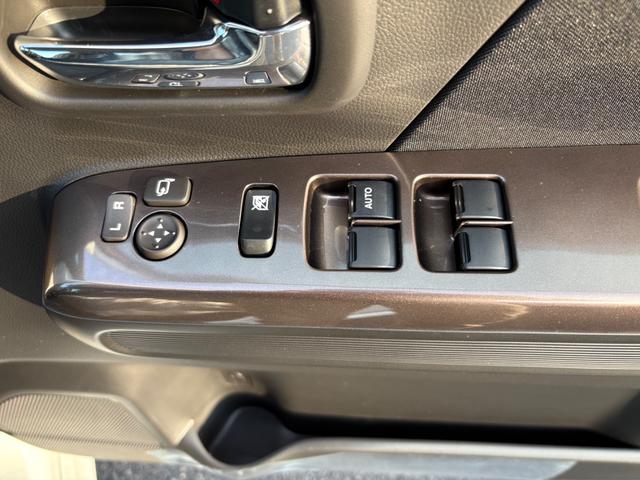 ワゴンRカスタムZ ハイブリッドZX クリアランスソナー オートクルーズコントロール レーンアシスト 衝突被害軽減システム オートライト LEDヘッドランプ スマートキー アイドリングストップ 電動格納ミラー シートヒーター ベンチシート(13枚目)