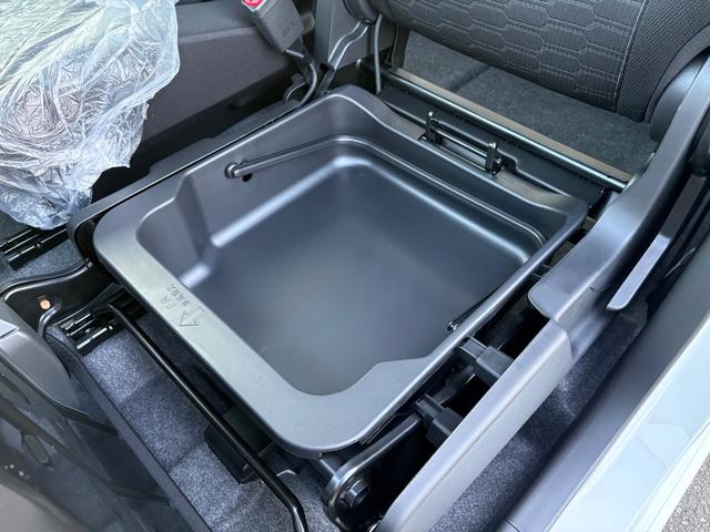 ワゴンRカスタムZ ハイブリッドZX クリアランスソナー オートクルーズコントロール レーンアシスト 衝突被害軽減システム オートライト LEDヘッドランプ スマートキー アイドリングストップ 電動格納ミラー シートヒーター ベンチシート(31枚目)