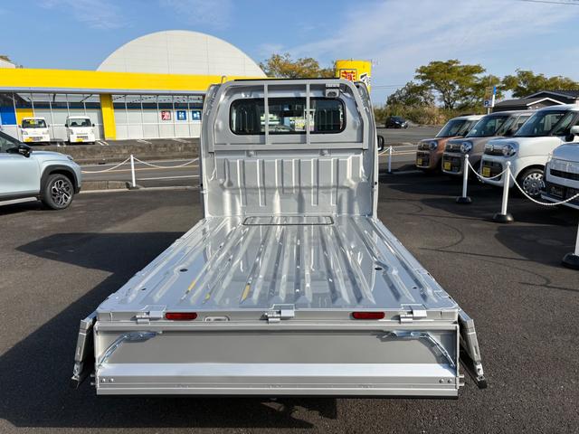 キャリイトラック KCエアコン・パワステ農繁仕様 4WD 5MT クリアランスソナー キーレスエントリー アイドリングストップ オートライト ESC エアコン パワーステアリング パワーウィンドウ 運転席エアバッグ 助手席エアバッグ(17枚目)