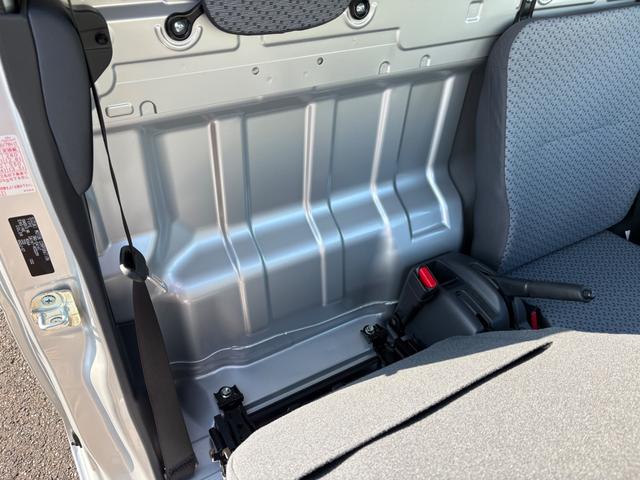 キャリイトラック KCエアコン・パワステ農繁仕様 4WD 5MT クリアランスソナー キーレスエントリー アイドリングストップ オートライト ESC エアコン パワーステアリング パワーウィンドウ 運転席エアバッグ 助手席エアバッグ(23枚目)