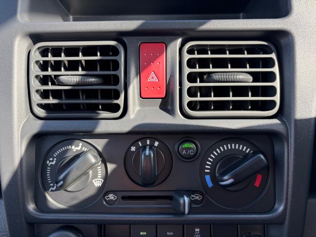 キャリイトラック KCエアコン・パワステ農繁仕様 4WD 5MT クリアランスソナー キーレスエントリー アイドリングストップ オートライト ESC エアコン パワーステアリング パワーウィンドウ 運転席エアバッグ 助手席エアバッグ(30枚目)