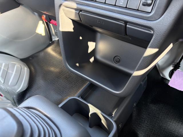 キャリイトラック KCエアコン・パワステ農繁仕様 4WD 5MT クリアランスソナー キーレスエントリー アイドリングストップ オートライト ESC エアコン パワーステアリング パワーウィンドウ 運転席エアバッグ 助手席エアバッグ(32枚目)