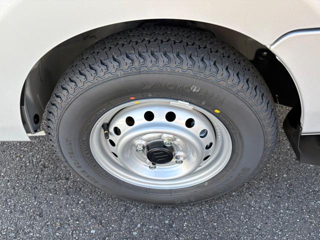 キャリイトラック KCエアコン・パワステ農繁仕様 4WD 5MT クリアランスソナー キーレスエントリー アイドリングストップ オートライト ESC エアコン パワーステアリング パワーウィンドウ 運転席エアバッグ 助手席エアバッグ(42枚目)