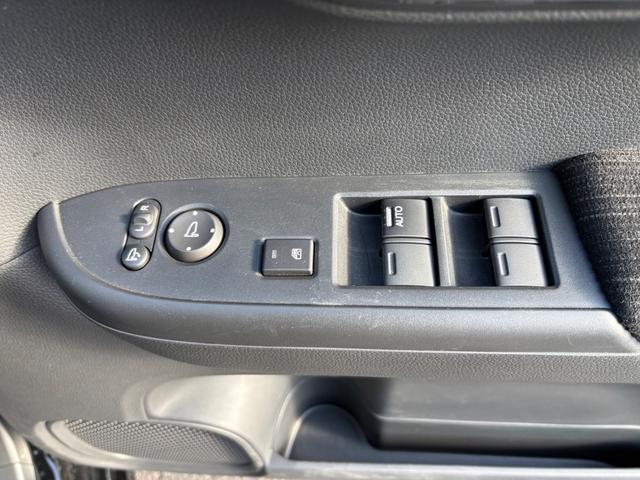 �p���[�E�B���h�E�̃X�C�b�`�ł���B�^�]�Ȃɋ��Ȃ��瑋���J���߂̃R���g���[���ł��܂���B