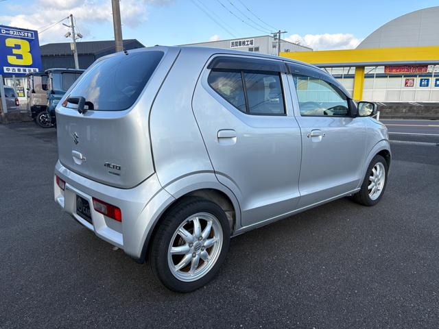 アルト Ｘ　車検２年　スマートキー　アイドリングストップ　電動格納ミラー　シートヒーター　ＣＶＴ　盗難防止システム　ＡＢＳ　ＥＳＣ　ＣＤ　ミュージックプレイヤー接続可　アルミホイール　衝突安全ボディ　エアコン（3枚目）