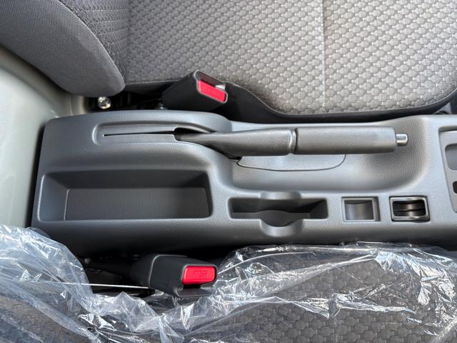 キャリイトラック ＫＸ　４ＷＤ　ＡＴ　軽トラック　三方開　衝突被害軽減システム　クリアランスソナー　レーンアシスト　キーレスエントリー　アイドリングストップ　電動格納ミラー　オートライト　ＥＳＣ　エアコン　パワーウィンドウ（35枚目）