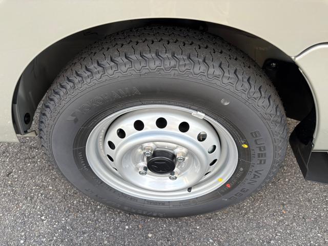 キャリイトラック ＫＸ　４ＷＤ　ＡＴ　軽トラック　三方開　衝突被害軽減システム　クリアランスソナー　レーンアシスト　キーレスエントリー　アイドリングストップ　電動格納ミラー　オートライト　ＥＳＣ　エアコン　パワーウィンドウ（43枚目）