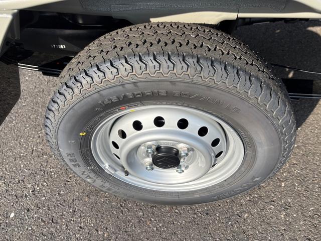 キャリイトラック ＫＸ　４ＷＤ　ＡＴ　軽トラック　三方開　衝突被害軽減システム　クリアランスソナー　レーンアシスト　キーレスエントリー　アイドリングストップ　電動格納ミラー　オートライト　ＥＳＣ　エアコン　パワーウィンドウ（45枚目）