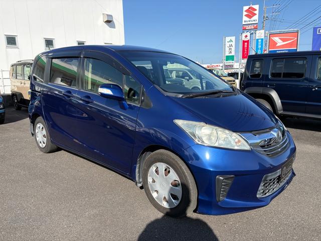 フリード Ｇ　ジャストセレクション　ドライブレコーダー　ＥＴＣ　バックカメラ　ＴＶ　両側スライド・片側電動　ＨＩＤ　スマートキー　電動格納ミラー　３列シート　ウォークスルー　ＣＶＴ　ＣＤ　ＤＶＤ再生　盗難防止システム（5枚目）