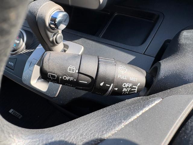 フリード Ｇ　ジャストセレクション　ドライブレコーダー　ＥＴＣ　バックカメラ　ＴＶ　両側スライド・片側電動　ＨＩＤ　スマートキー　電動格納ミラー　３列シート　ウォークスルー　ＣＶＴ　ＣＤ　ＤＶＤ再生　盗難防止システム（16枚目）