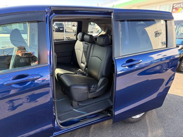 フリード Ｇ　ジャストセレクション　ドライブレコーダー　ＥＴＣ　バックカメラ　ＴＶ　両側スライド・片側電動　ＨＩＤ　スマートキー　電動格納ミラー　３列シート　ウォークスルー　ＣＶＴ　ＣＤ　ＤＶＤ再生　盗難防止システム（34枚目）