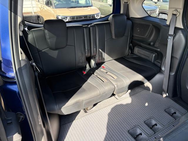 フリード Ｇ　ジャストセレクション　ドライブレコーダー　ＥＴＣ　バックカメラ　ＴＶ　両側スライド・片側電動　ＨＩＤ　スマートキー　電動格納ミラー　３列シート　ウォークスルー　ＣＶＴ　ＣＤ　ＤＶＤ再生　盗難防止システム（36枚目）