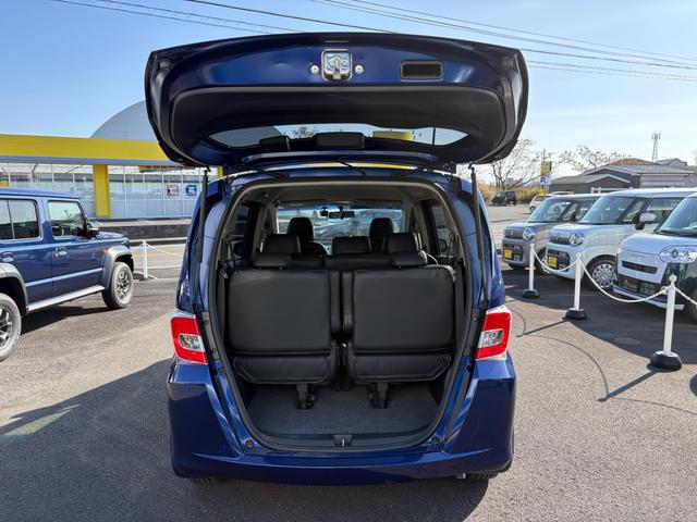 フリード Ｇ　ジャストセレクション　ドライブレコーダー　ＥＴＣ　バックカメラ　ＴＶ　両側スライド・片側電動　ＨＩＤ　スマートキー　電動格納ミラー　３列シート　ウォークスルー　ＣＶＴ　ＣＤ　ＤＶＤ再生　盗難防止システム（37枚目）