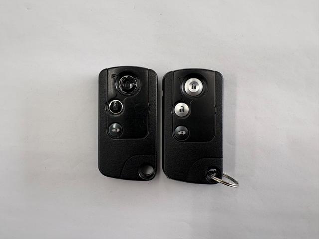 フリード Ｇ　ジャストセレクション　ドライブレコーダー　ＥＴＣ　バックカメラ　ＴＶ　両側スライド・片側電動　ＨＩＤ　スマートキー　電動格納ミラー　３列シート　ウォークスルー　ＣＶＴ　ＣＤ　ＤＶＤ再生　盗難防止システム（57枚目）