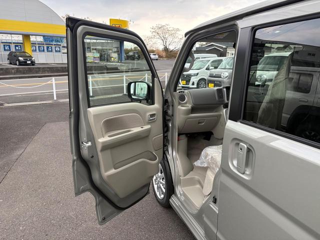 エブリイワゴン ＰＺターボスペシャル　４ＷＤ　標準ルーフ　バックカメラ　両側電動スライドドア　クリアランスソナー　レーンアシスト　衝突被害軽減システム　オートライト　ＬＥＤヘッドランプ　スマートキー　アイドリングストップ　電動格納ミラー（30枚目）