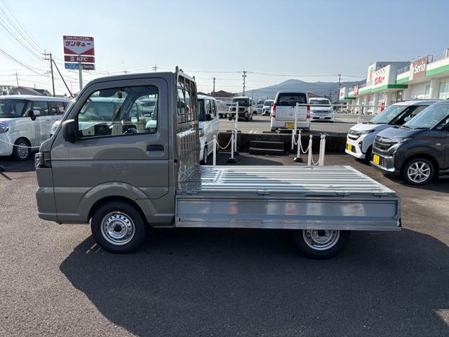 キャリイトラック ＫＣ　軽トラック　ＡＴ　２ＷＤ　衝突被害軽減システム　クリアランスソナー　レーンアシスト　キーレスエントリー　アイドリングストップ　オートライト　ＥＳＣ　エアコン　パワーウィンドウ　運転席エアバッグ（17枚目）