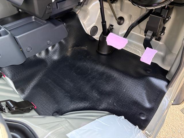 キャリイトラック ＫＣ　軽トラック　ＡＴ　２ＷＤ　衝突被害軽減システム　クリアランスソナー　レーンアシスト　キーレスエントリー　アイドリングストップ　オートライト　ＥＳＣ　エアコン　パワーウィンドウ　運転席エアバッグ（28枚目）