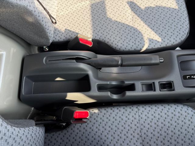 キャリイトラック ＫＣ　軽トラック　ＡＴ　２ＷＤ　衝突被害軽減システム　クリアランスソナー　レーンアシスト　キーレスエントリー　アイドリングストップ　オートライト　ＥＳＣ　エアコン　パワーウィンドウ　運転席エアバッグ（35枚目）