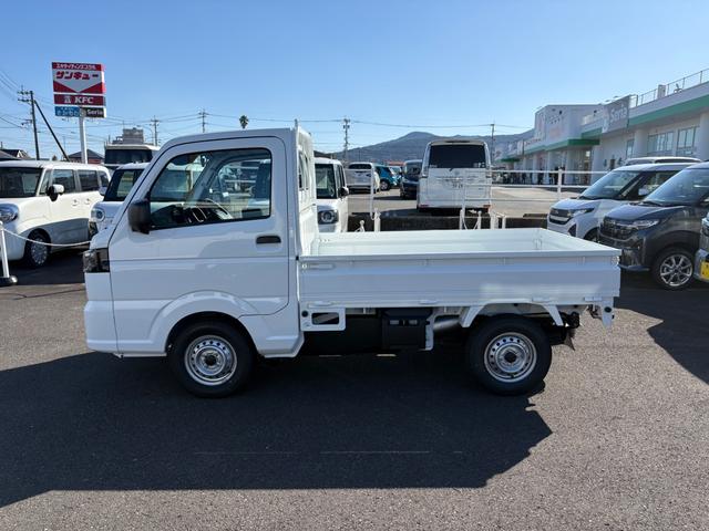 キャリイトラック ＫＣ　軽トラック　２ＷＤ　ＡＴ　衝突被害軽減システム　クリアランスソナー　レーンアシスト　キーレスエントリー　アイドリングストップ　オートライト　ＥＳＣ　エアコン　パワーウィンドウ　運転席エアバッグ（9枚目）