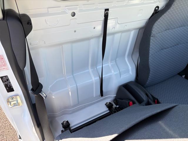 キャリイトラック ＫＣ　軽トラック　２ＷＤ　ＡＴ　衝突被害軽減システム　クリアランスソナー　レーンアシスト　キーレスエントリー　アイドリングストップ　オートライト　ＥＳＣ　エアコン　パワーウィンドウ　運転席エアバッグ（23枚目）