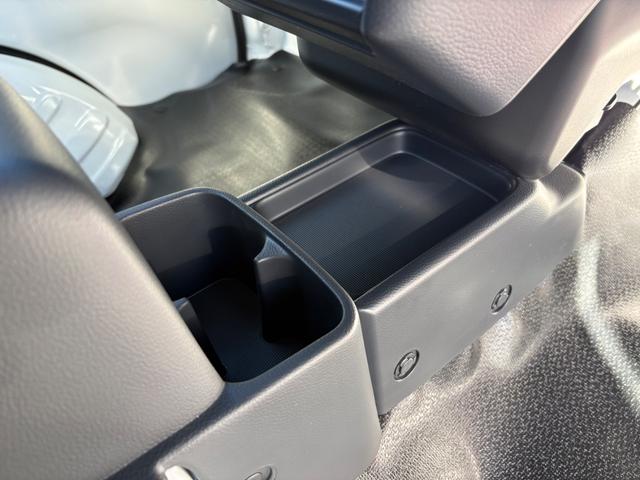 キャリイトラック ＫＣ　軽トラック　２ＷＤ　ＡＴ　衝突被害軽減システム　クリアランスソナー　レーンアシスト　キーレスエントリー　アイドリングストップ　オートライト　ＥＳＣ　エアコン　パワーウィンドウ　運転席エアバッグ（32枚目）