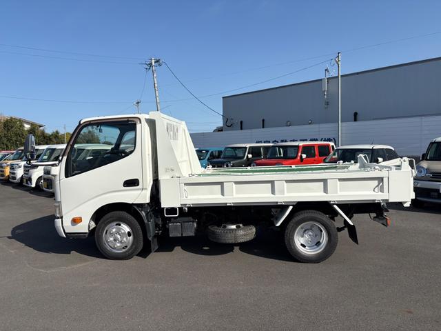 デュトロ 　ＭＴ　後輪ダブル　電動格納ミラー　エアコン　パワーウィンドウ　運転席エアバッグ　積載量２０００ｋｇ　荷台内寸長３０５幅１５９高３２　高床前７７後８３　　全輪１９５／７５Ｒ１５　１０９／１０７ＮＬＴ（9枚目）