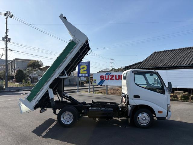 デュトロ 　ＭＴ　後輪ダブル　電動格納ミラー　エアコン　パワーウィンドウ　運転席エアバッグ　積載量２０００ｋｇ　荷台内寸長３０５幅１５９高３２　高床前７７後８３　　全輪１９５／７５Ｒ１５　１０９／１０７ＮＬＴ（16枚目）